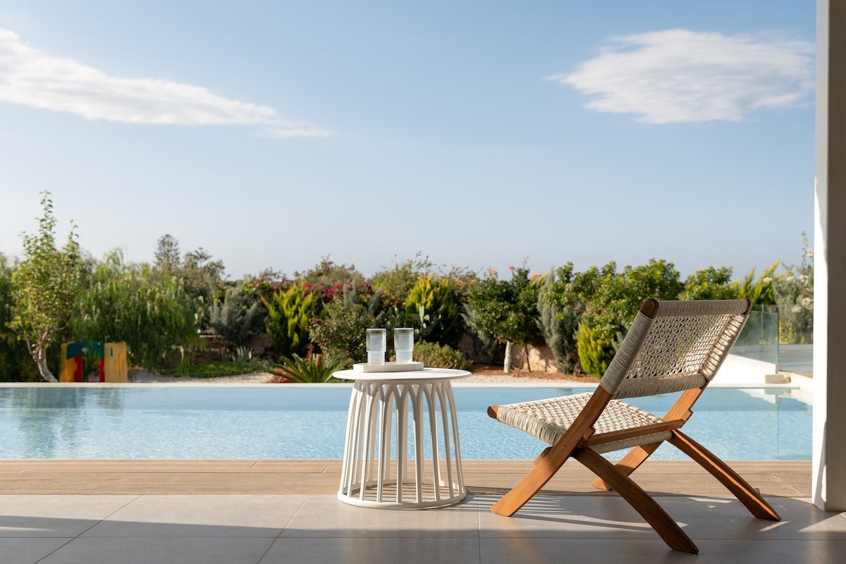 Alba Bianca Villa, Family Retreat with Heated Pool gallery image 4