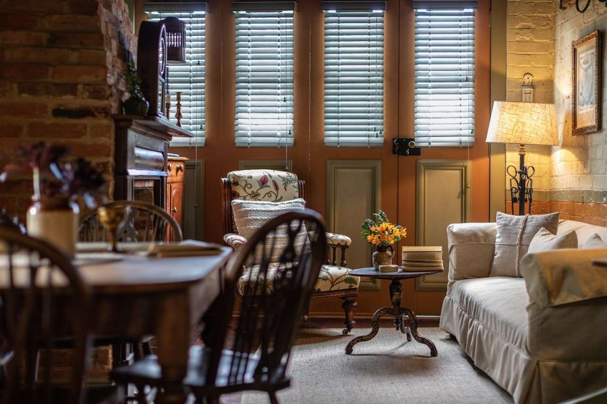 The Coach House – Historic Stay in Glebe gallery image 4