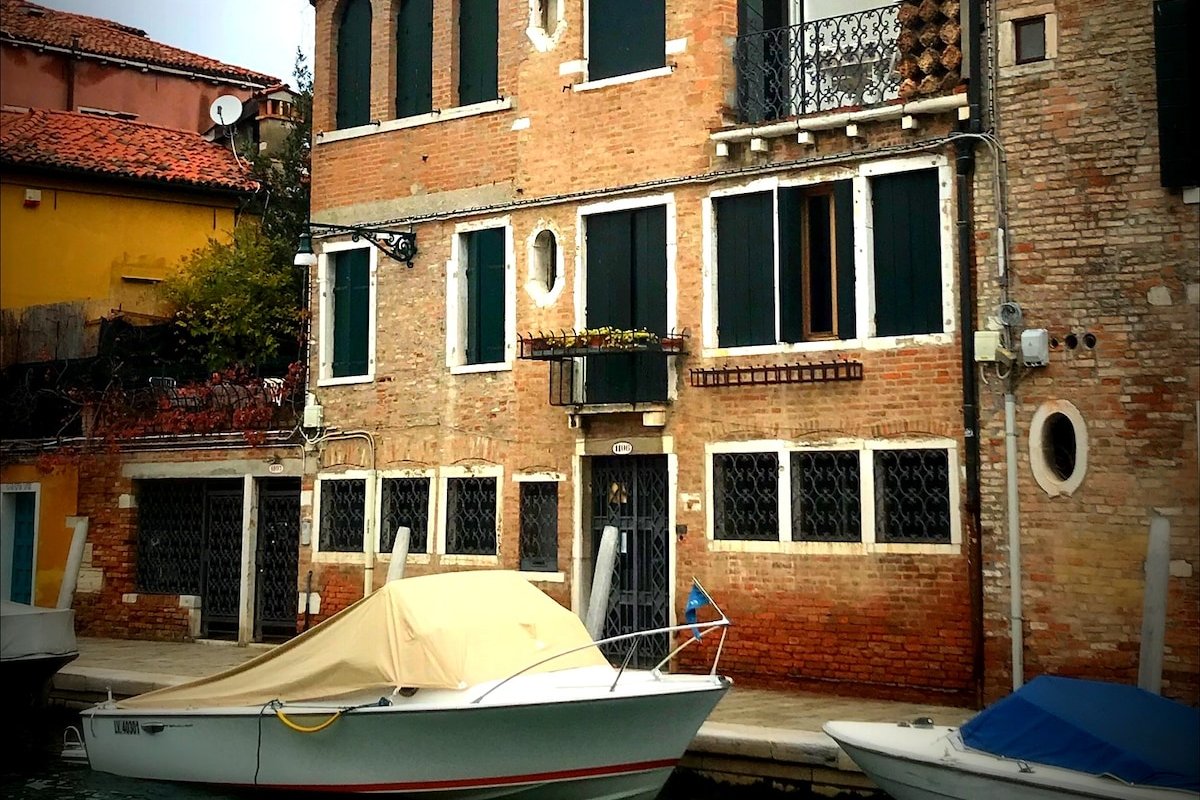 Grande appartamento con tre terrazze. gallery image 3