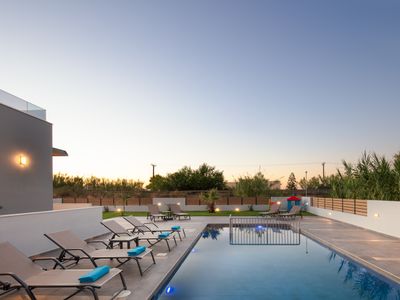 Sunnyside Villa II, Beach Within Walking Distance