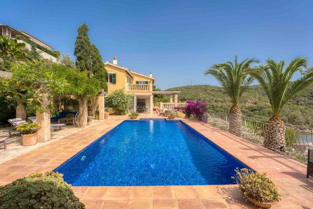 Villa with option of heated pool in Mahon Port