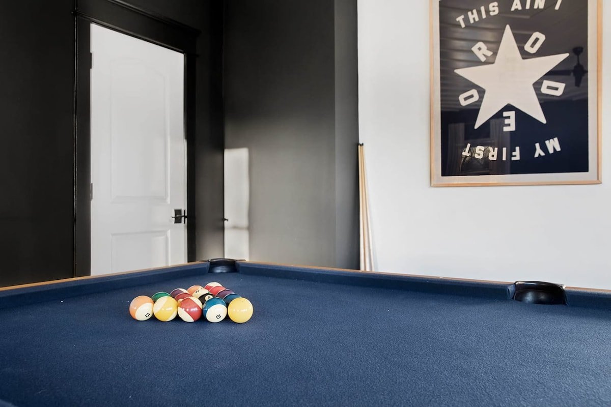 The Cowboy – Luxury Home w/ Hot Tub & Sauna! gallery image 3