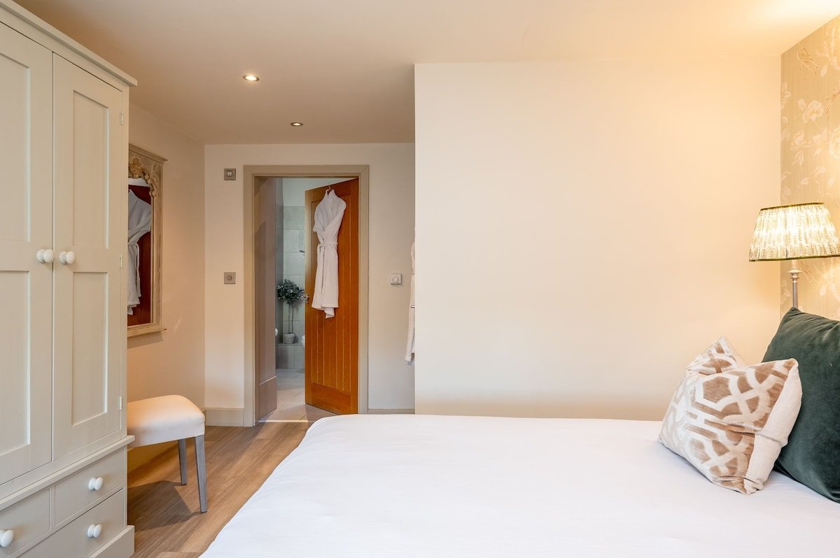 Henry | Holiday at Home gallery image 2