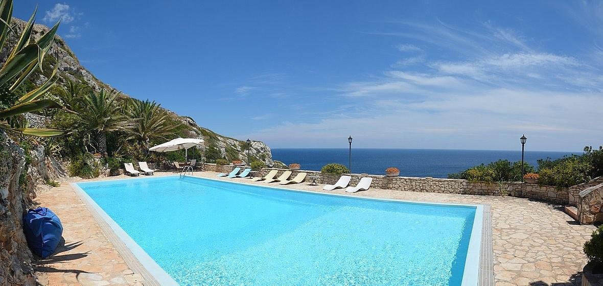 Villa with pool and panoramic sea views gallery image 2