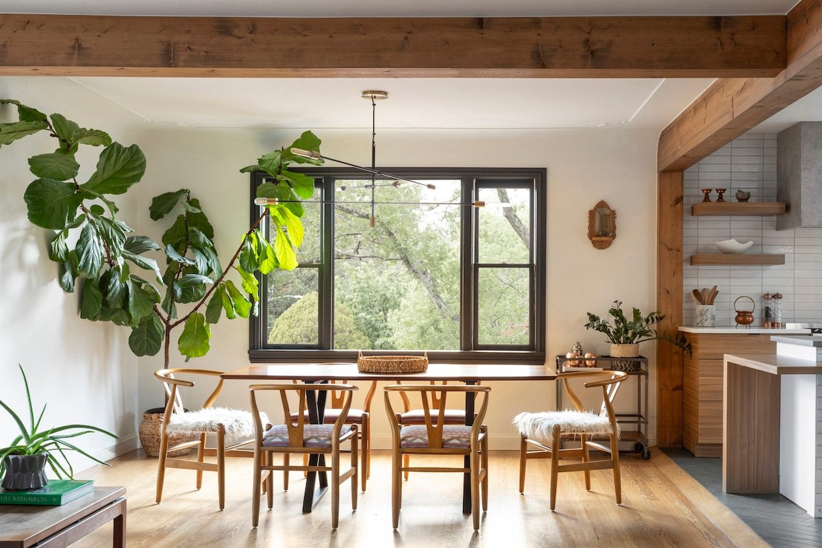 5★ local! 2blk to restaurants*Chef Kitchen*Patio* gallery image 4