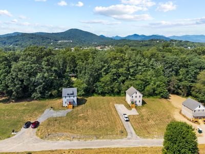 2 Houses! Sleeps 22! 10 Min to DTW Asheville