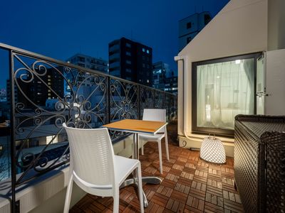 NEW/新築/4階/新宿/神楽坂/駅徒歩2分/2寝室/2バスルーム/2トイレ/最大5名/EV無し/E