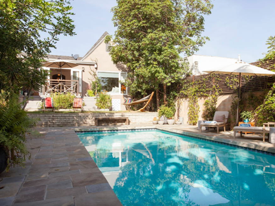 BEAUTIFUL RELAXING HOME WITH BIG POOL AND GARDEN