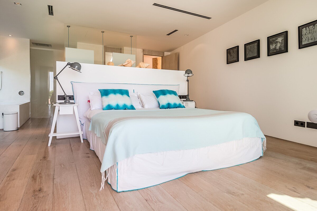 Luxury – Private Pool- Garden view rooms- Gym- Spa gallery image 4