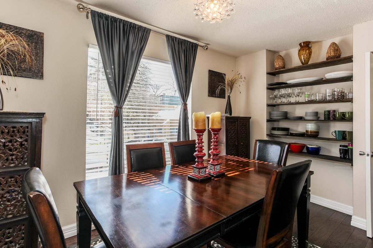 The Big Zilker. Minutes to it all! gallery image 4