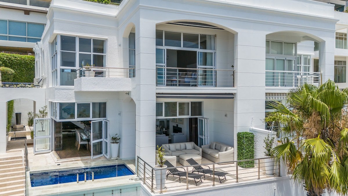 Ocean View Elegance – Majestic villa in Bantry Bay gallery image 4