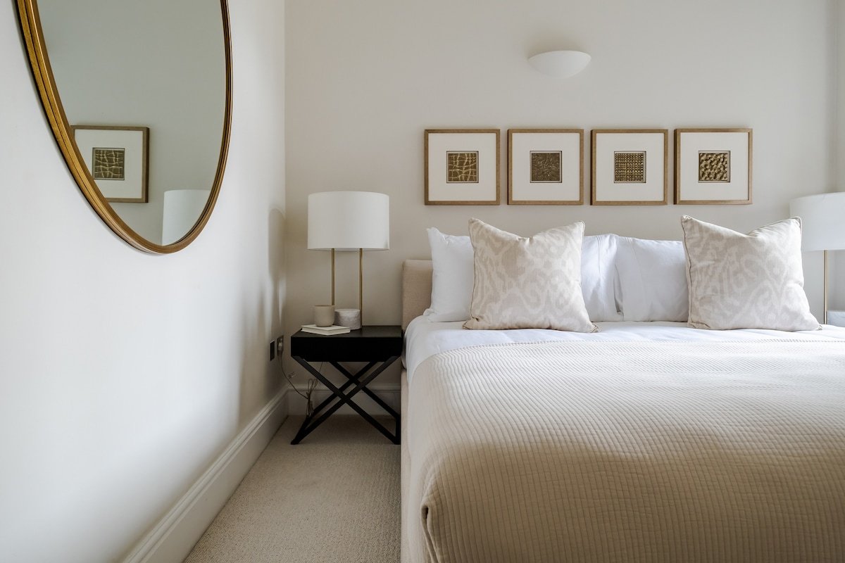 Spectacular Cadogan Square single-level flat w/AC gallery image 5