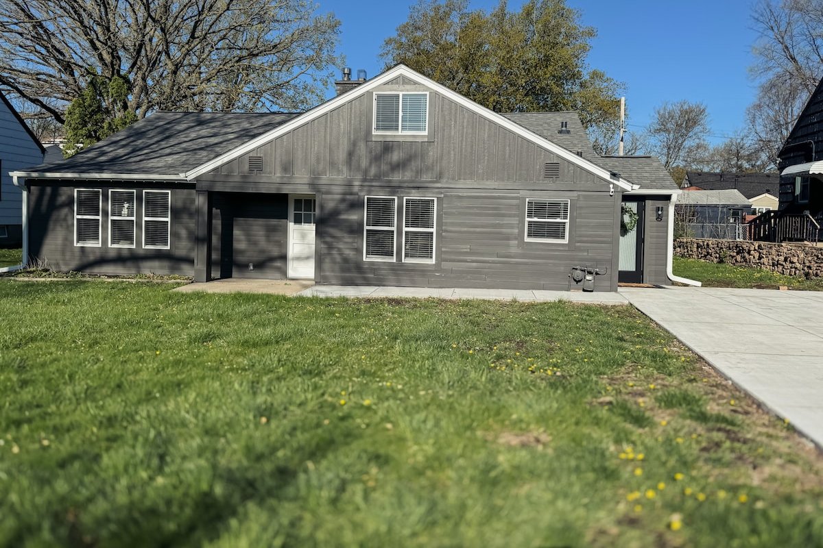 Cozy home, Central Location, King Bed gallery image 4