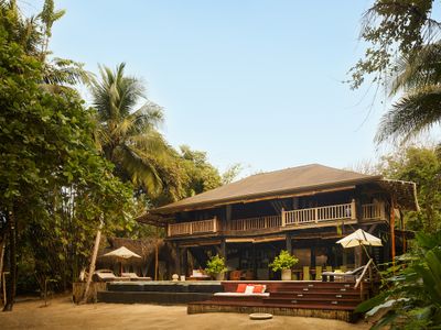 Casa Dewa, Luxury beachfront 4br in Santa Teresa