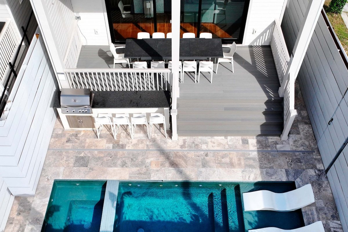 Designer 7 bedroom | Heated Pool | Stay Heirloom gallery image 3