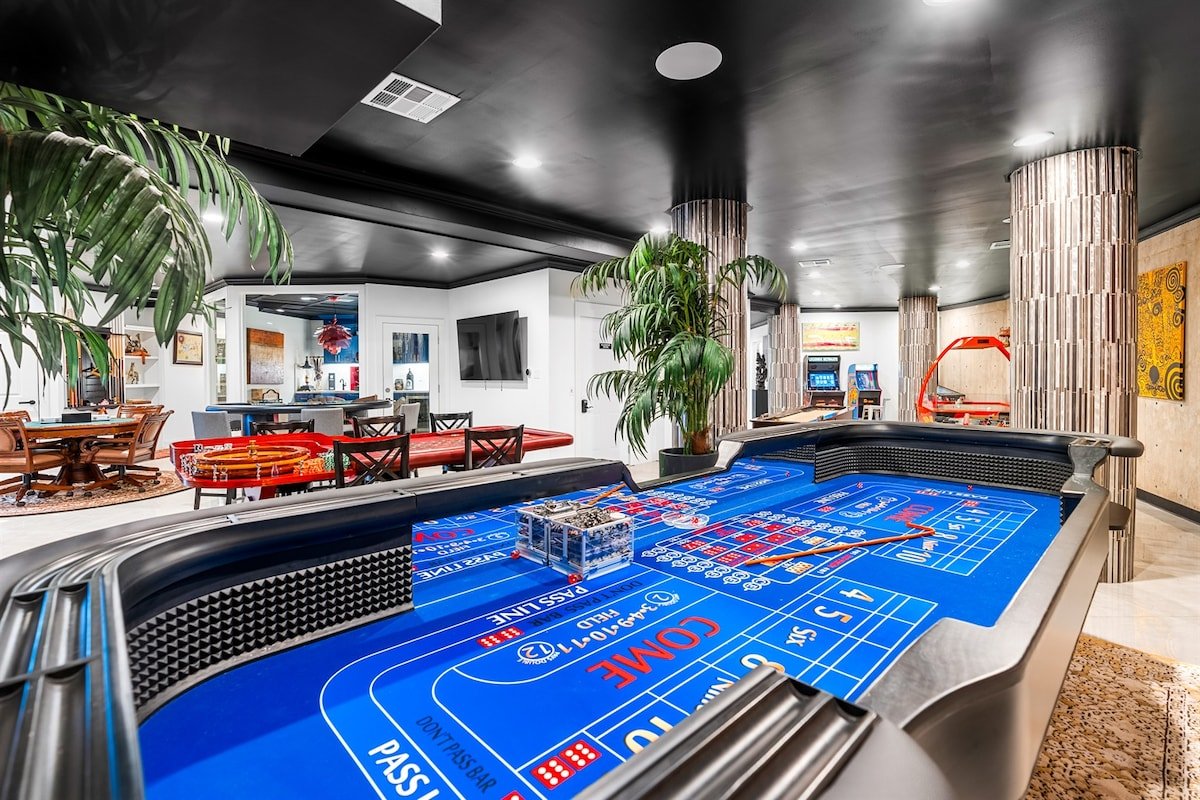 The Gatsby Mansion Waterfront w Casino Theater Spa gallery image 4