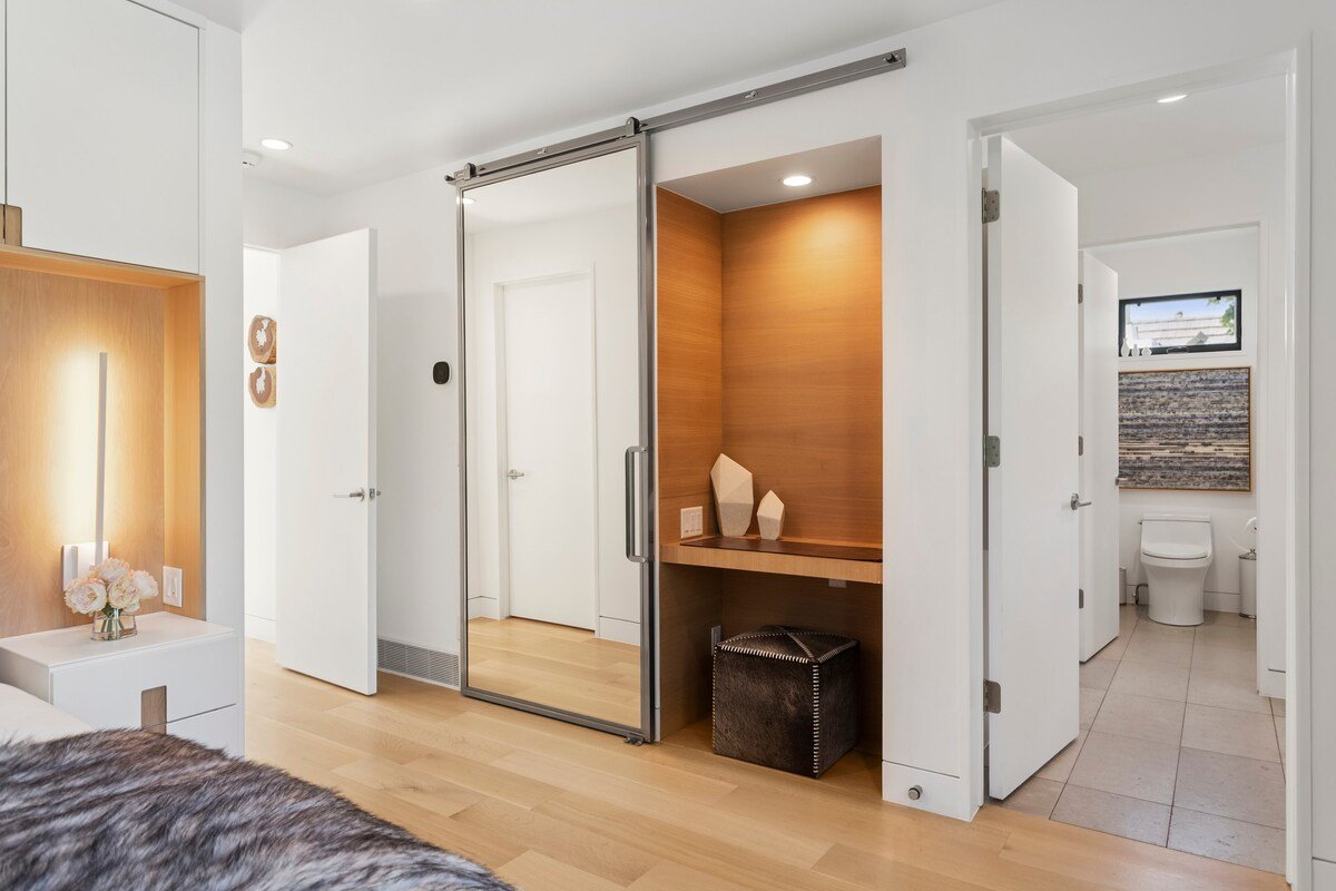 Old Town Luxury, Ski, Hot Tub, Walk to Main St gallery image 5