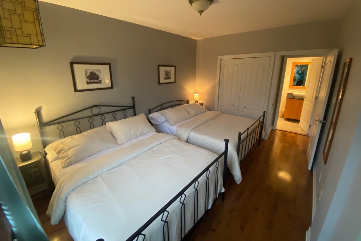 Aparthotel-Montreal-Sunset Suite 403 gallery image 5