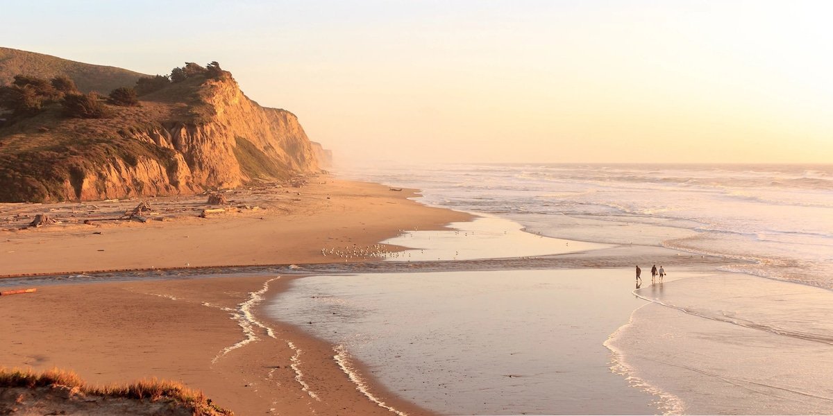 3,000+ sqft | Walk to beaches, tidepools | Pets OK gallery image 3