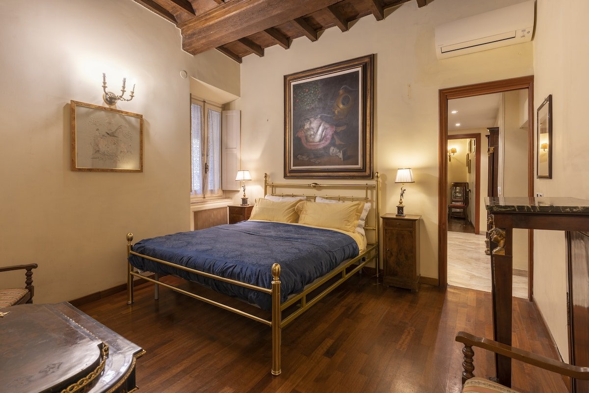 Exclusive historical apartment gallery image 5