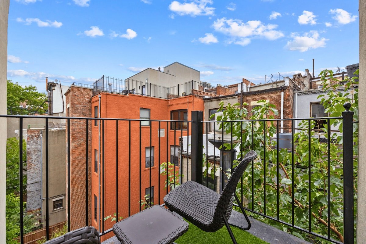 Artful 3BDR: Near Subway, Stadium + Private Patio gallery image 5