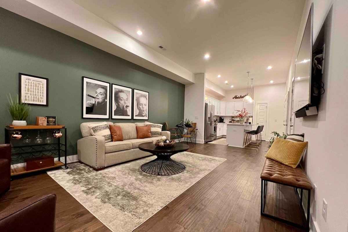 Music City Retreat | King Suite & Rooftop Deck!’ gallery image 4