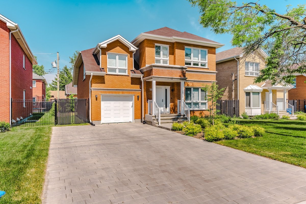 Spacious 6 Bedrooms Luxury Home gallery image 3