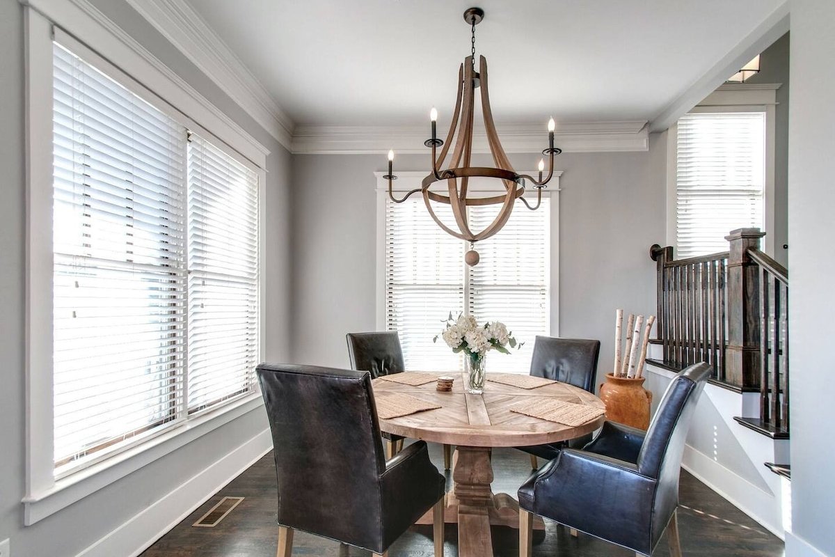 Entire home w/ rooftop hot tub & skyline views gallery image 4