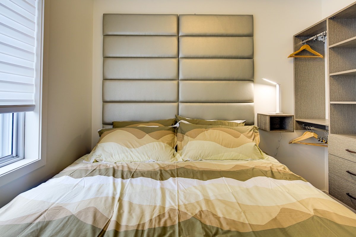 Walk Score 96 | King | 65” TV | W/D | AC gallery image 5