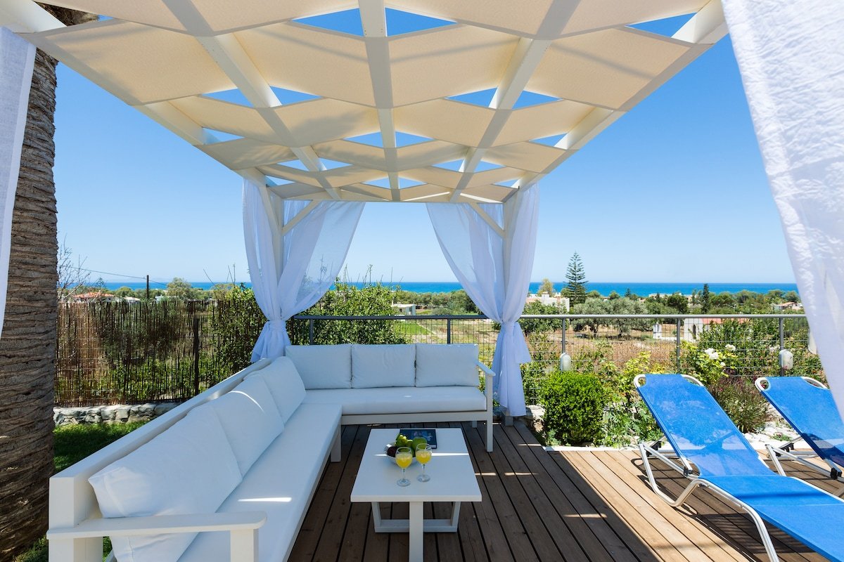 Villa Aetos – Walking distance to a sandy beach! gallery image 4