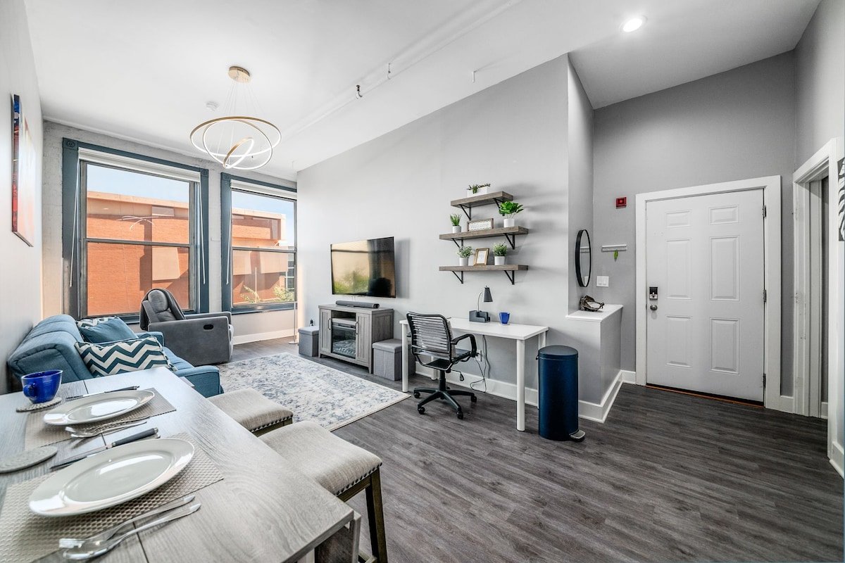 XL Convention Center Condo Downtown FREE Parking gallery image 3