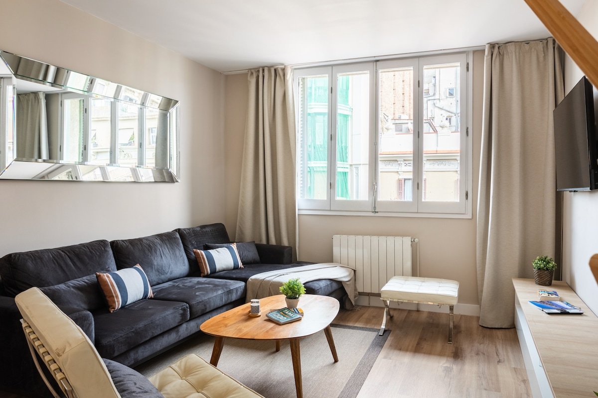 Centric Duplex w/ Private Terrace 3BD/AC/1Go WiFi gallery image 3