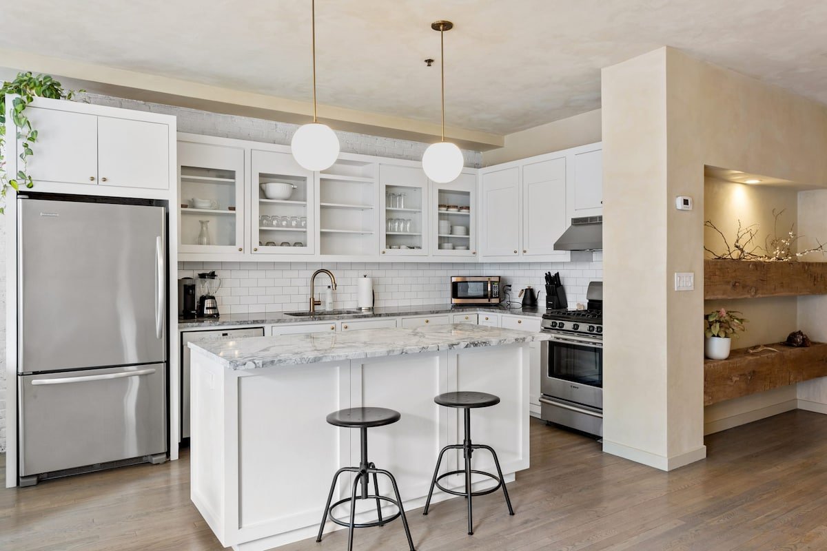 Rove Travel | Vanderbilt | Modern Design 2BR Loft gallery image 4