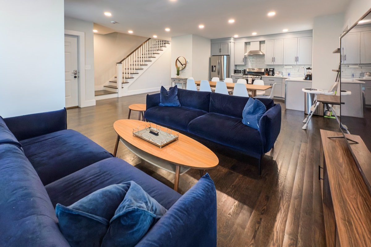 (DR52) Spacious 6 bed, Close to City, Roof deck! gallery image 2