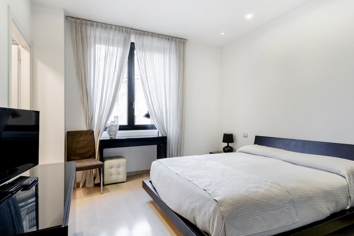 Modern Apartment Next to the Duomo gallery image 5