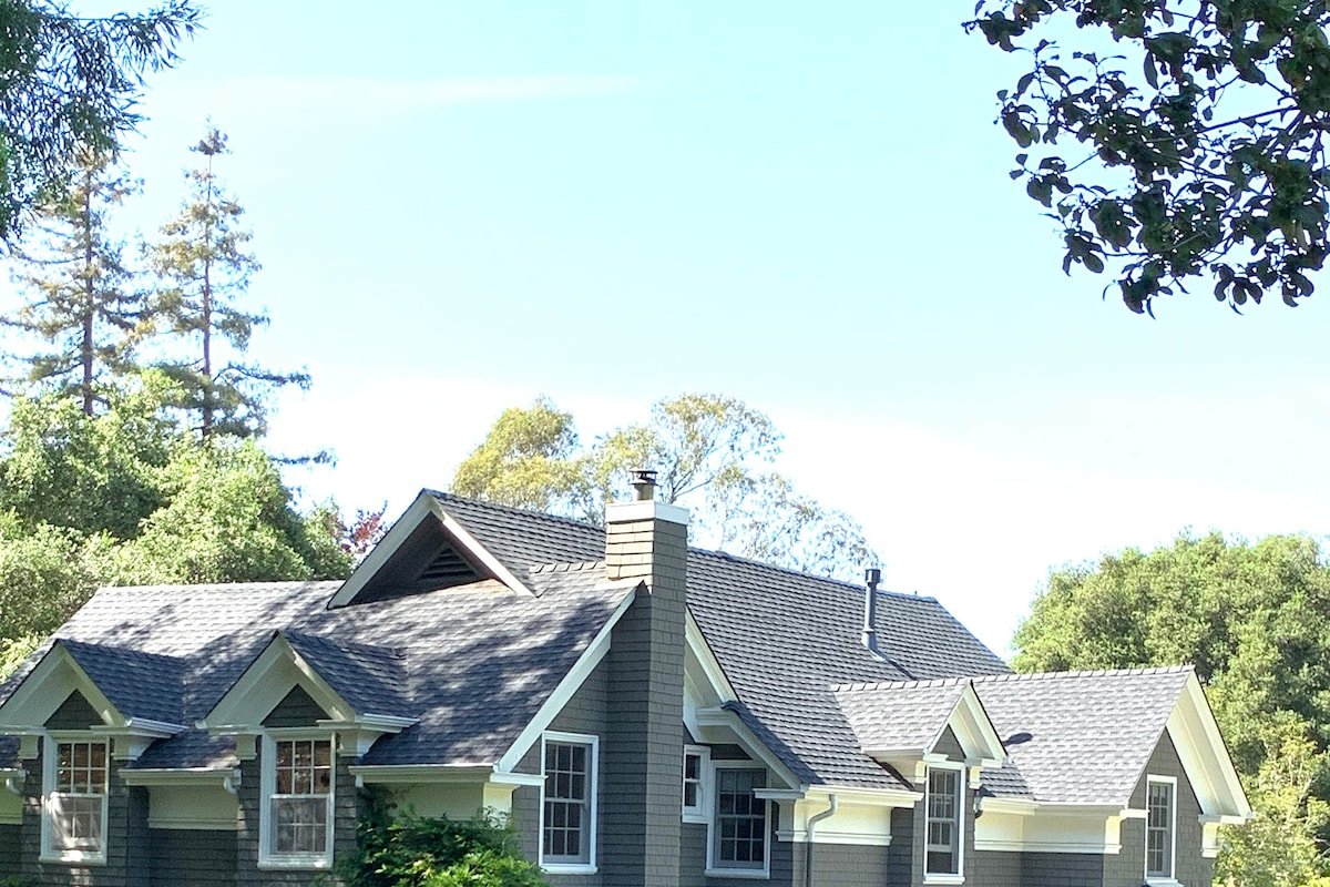 Cozy Farm House on 10 acres, 18 guests, hot tub gallery image 2