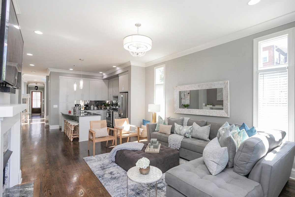 The Executive House -1 mile to Broadway/Sleeps 12! gallery image 4