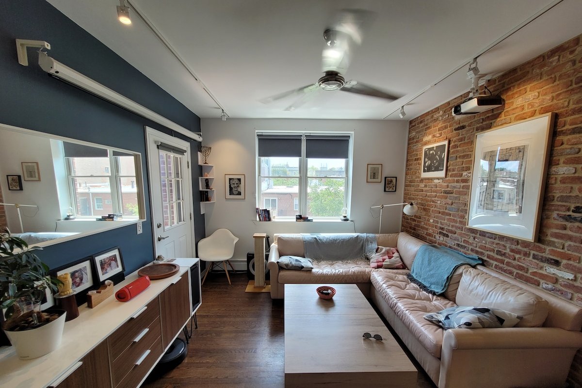 Quiet and Sunny 2BR/2BR with south-facing terrace gallery image 2