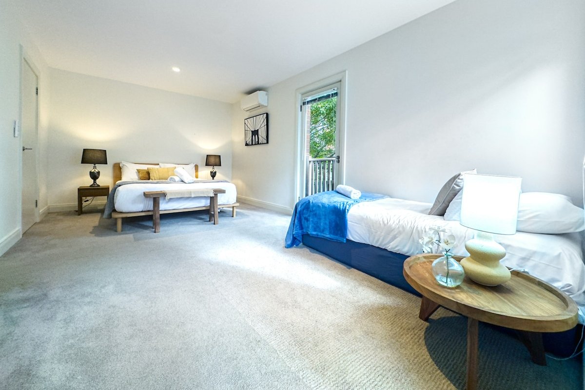 Townhouse in Heart of The Rocks: Opera House gallery image 3