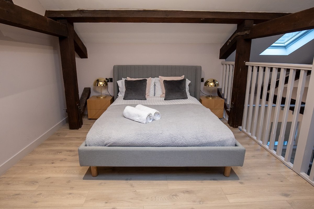 Sapphire Suite 3 Bed 3 Bath Penthouse gallery image 3