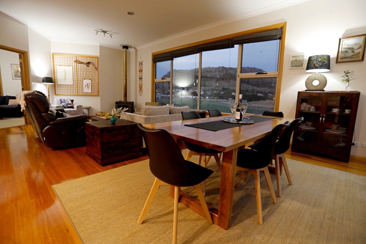 Stanley Beach House with Stunning Nut Views! gallery image 5