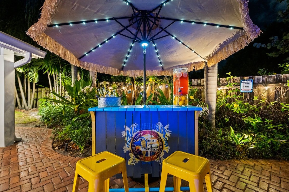 Waterfront | Boat Rental | Heated Pool | Sleeps 10 gallery image 5