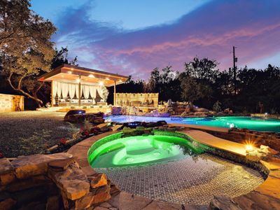 Austin Retreat 4 Bedroom, 3.5 Bath, Pool, & HotTub