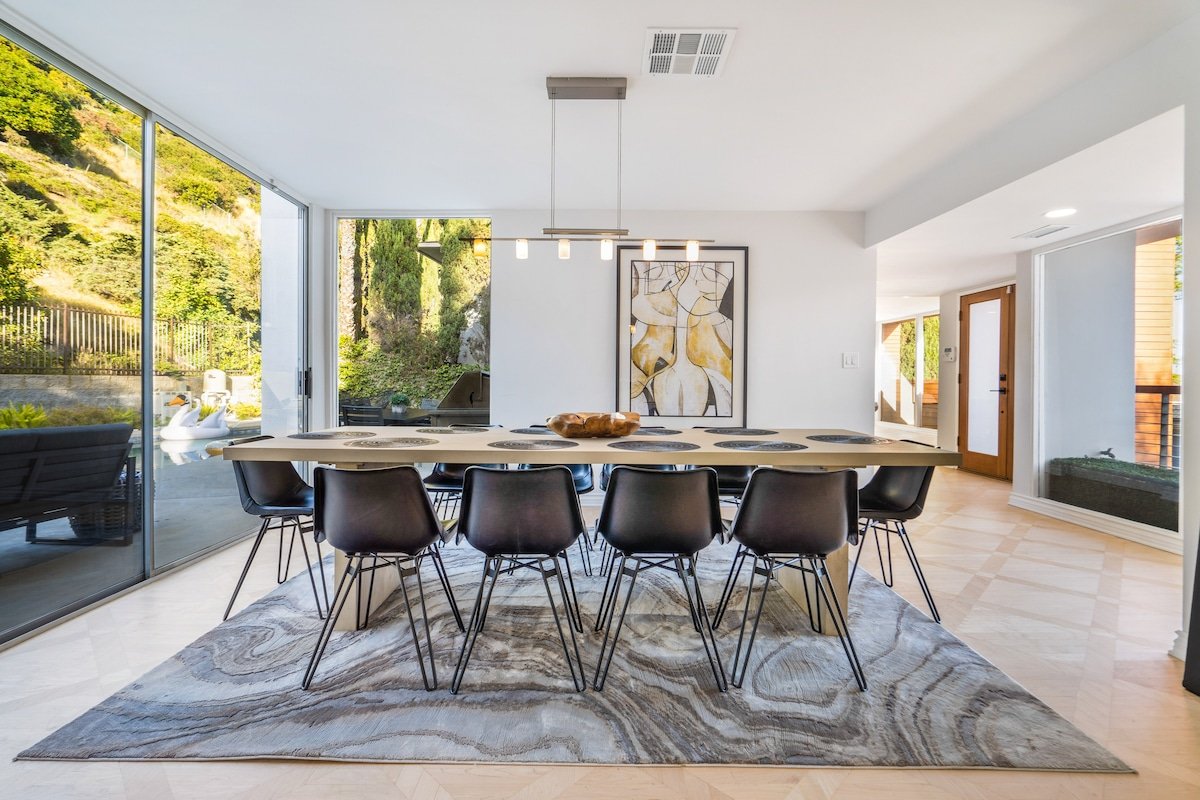 Sophisticated Home in Hollywood Hills w/ Pool gallery image 4