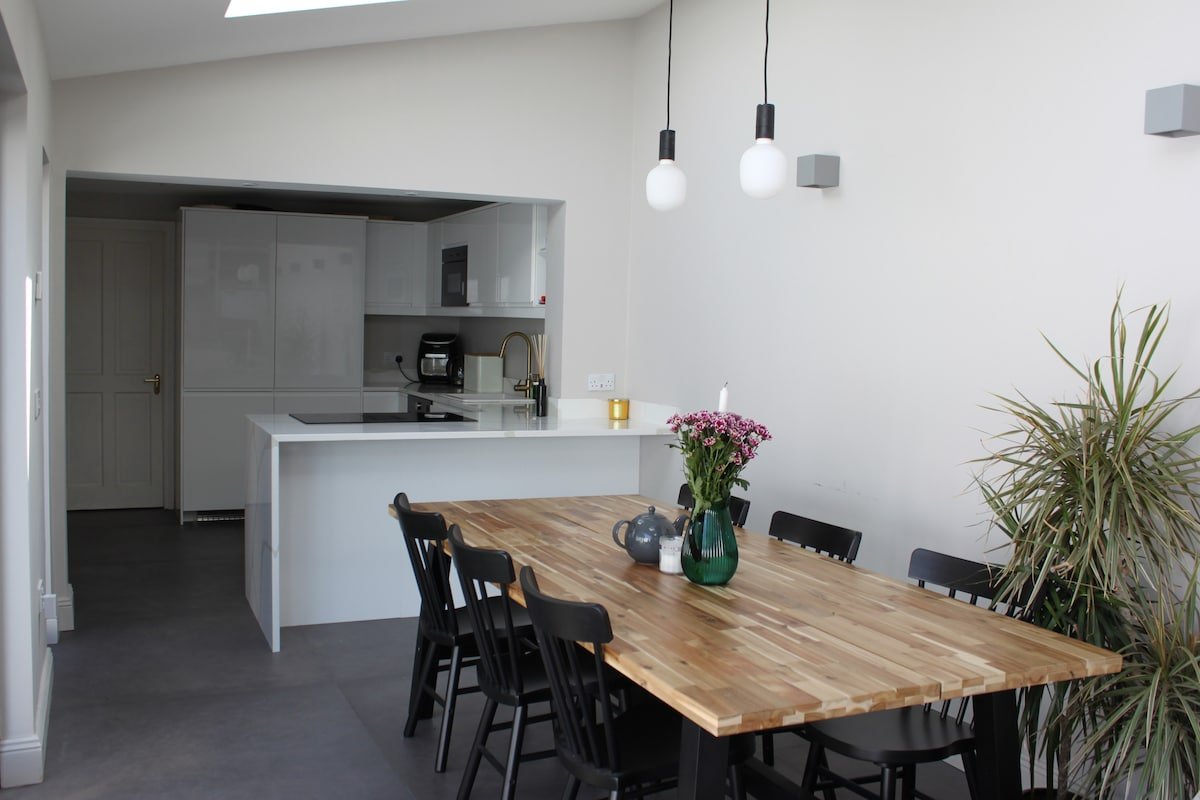 Dreamy City Center Victorian Home gallery image 4