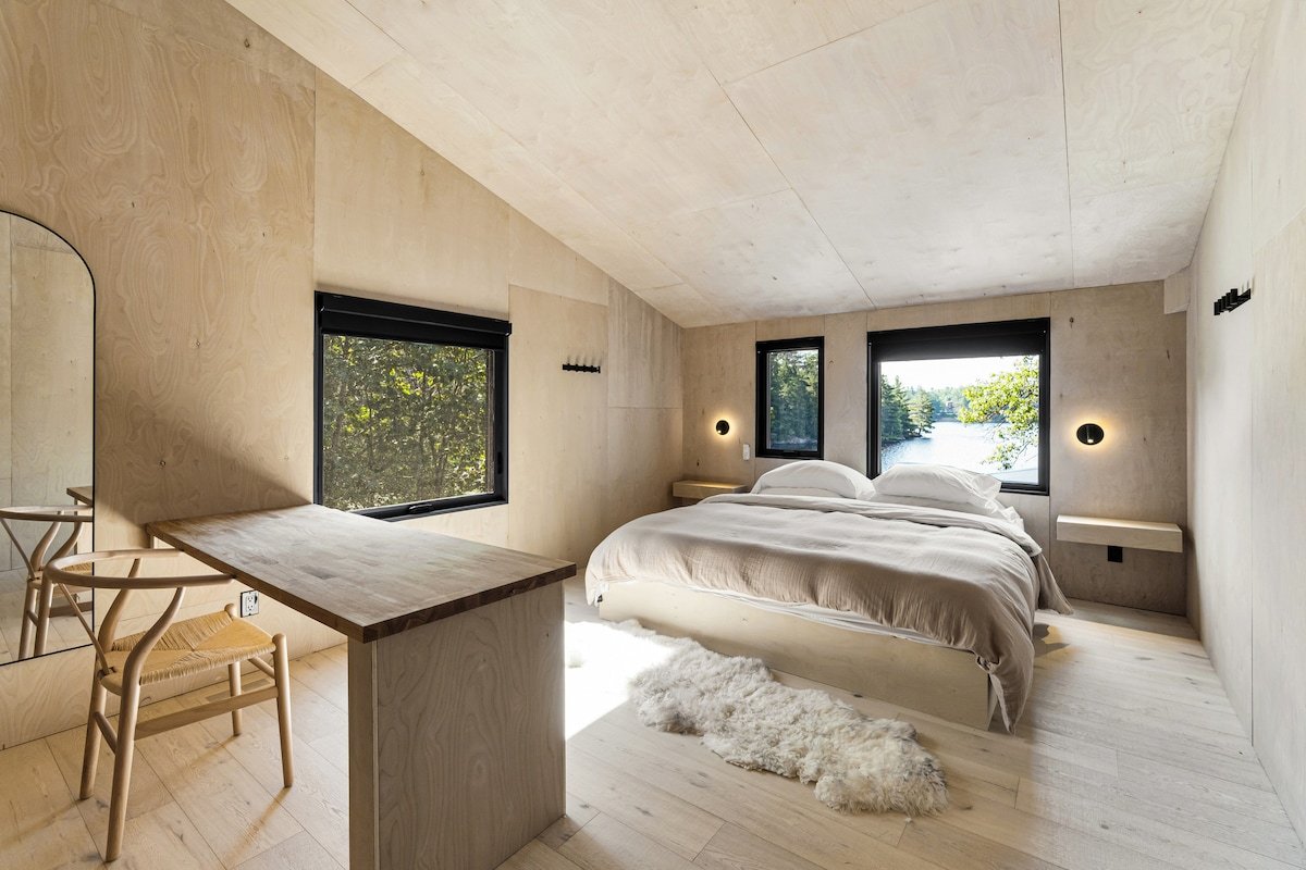 Modern Luxury Cottage | Sauna, Hot Tub, Lakefront gallery image 4