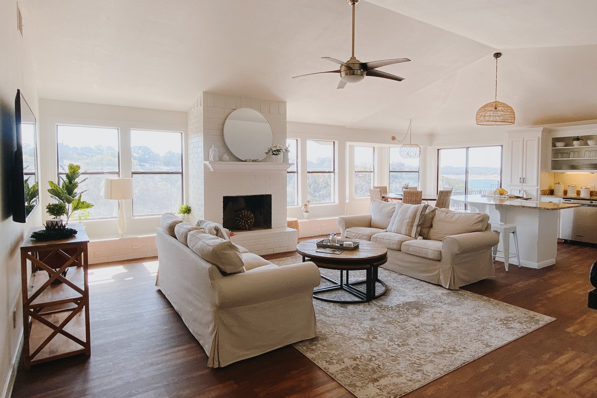 Stunning Lake Travis Retreat