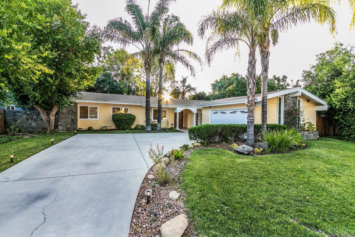 Villa Sausalito – Newly Designed 4BR HOUSE w/ POOL gallery image 5