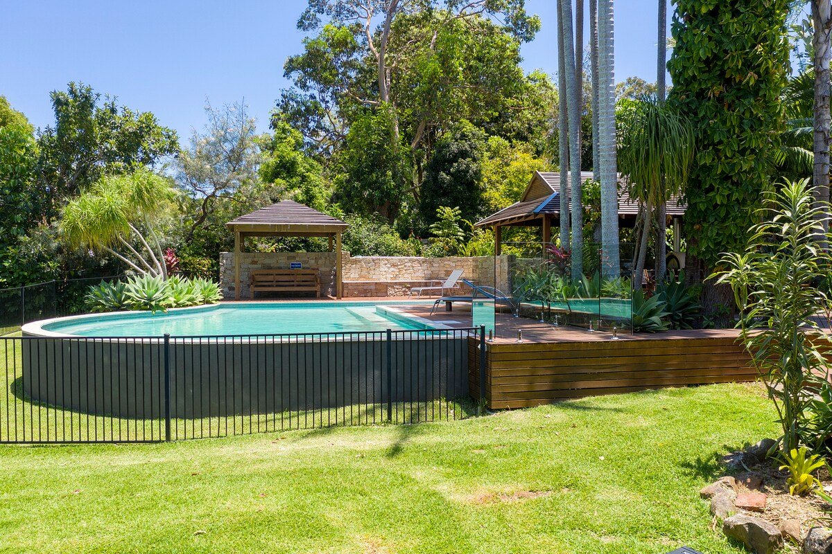 Villa Byron with guest house gallery image 3