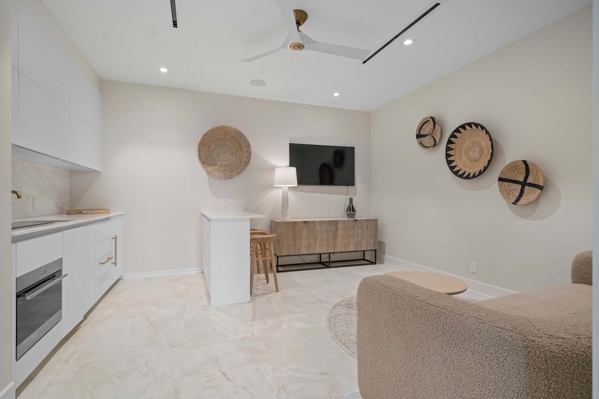 Penthouse with Ocean Views and Infinity Pool gallery image 5